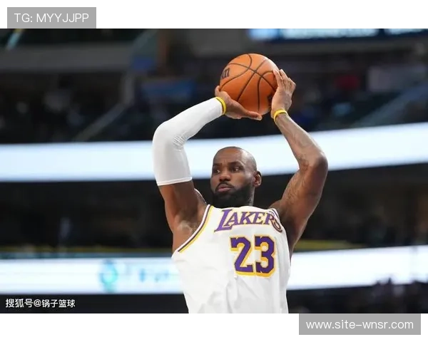 湖人詹姆斯防守贡献关键 41岁老将协防护框弥补艾顿漏洞